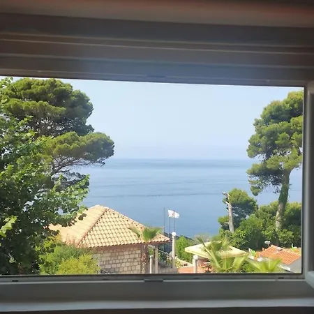 Dubrovnik: Near The Old Town דוברובניק