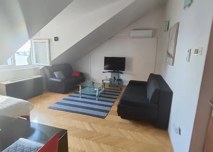 Dubrovnik: Near The Old Town * Dubrownik